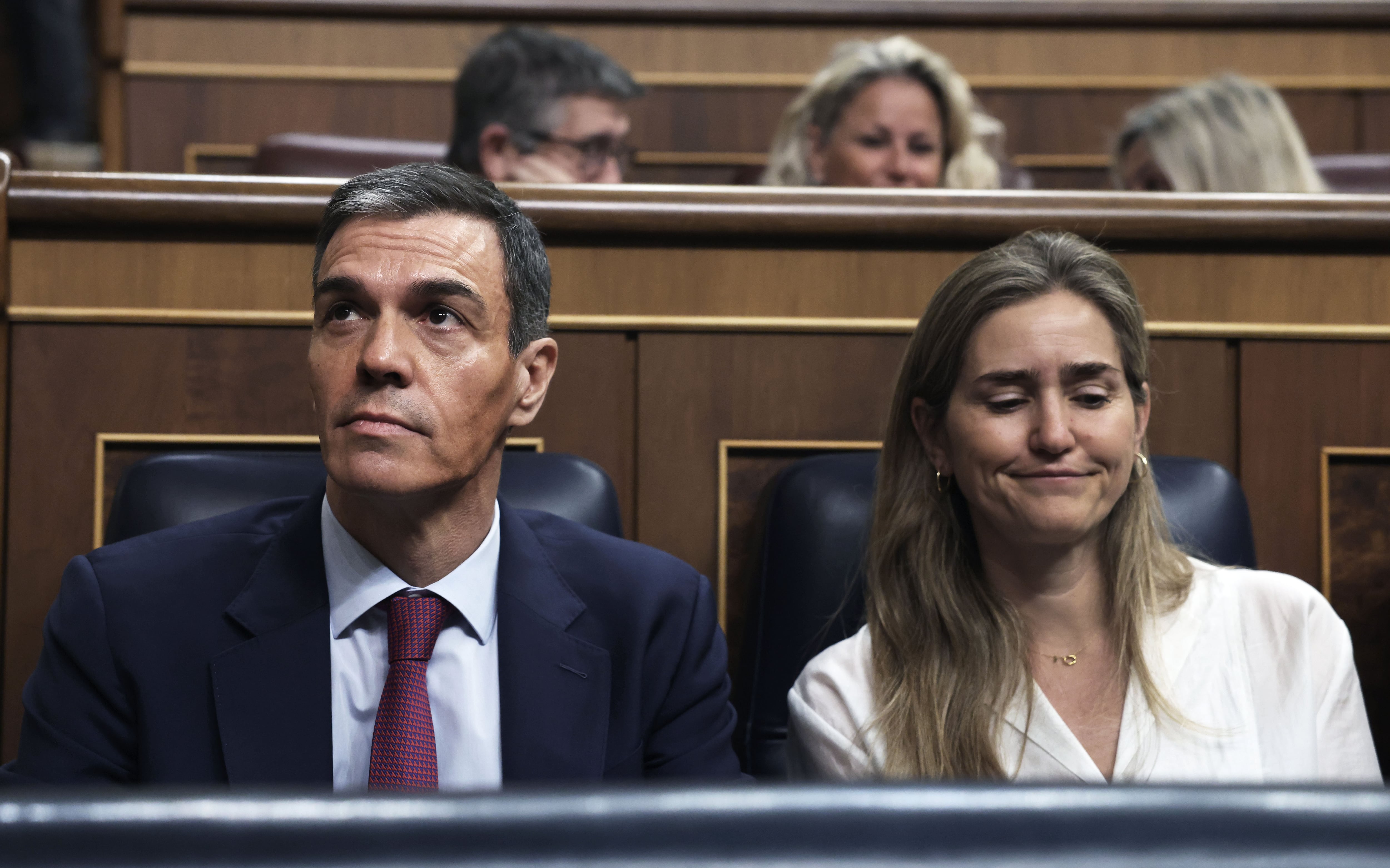 El presidente del Gobierno, Pedro Sánchez, y la vicepresidenta tercera y ministra para la Transición Ecológica y el Reto Demográfico, Sara Aagesen, este miércoles en la Cámara baja.