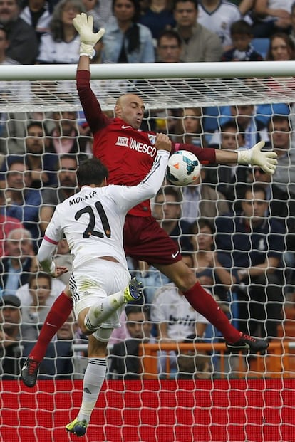 Morata falla frente al portero del M&aacute;laga Willy Caballero.