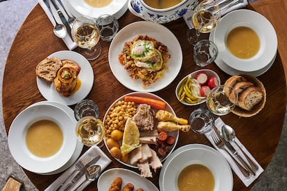 El cocido en cinco vuelcos del restaurante La Cocina de Frente, en Madrid.