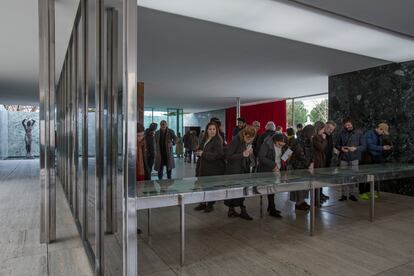 Instalación en el pabellón Mies Van der Rohe para reivindicar la figura de Lilly Reich.