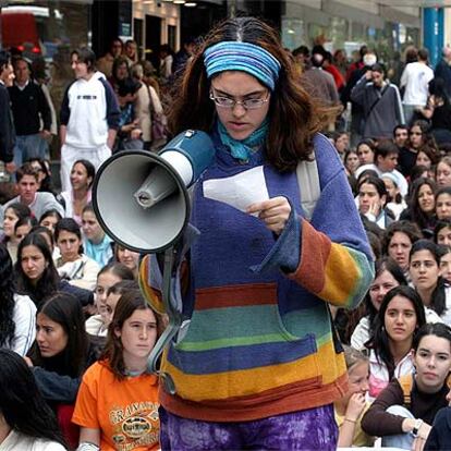 Un grupo de estudiantes pide en Alicante una escuela laica.