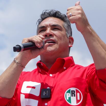 Alejandro Moreno Cárdenas, dirigente del PRI, durante el cierre de campaña de Alejandra del Moral en Toluca, en mayo de 2023.