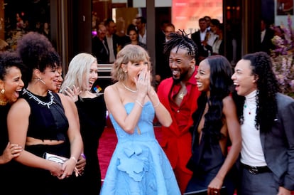 Taylor Swift with some of her dancers at the world premiere of 'The Eras Tour' concert film in Los Angeles; October 11, 2023.