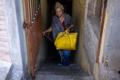 A costureira aposentada Maria de Fátima Nunes, de 62 anos.