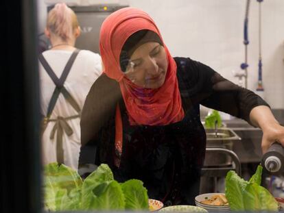 Imagen de la anterior edición del Refugee Food Festival en una cocina de Madrid.