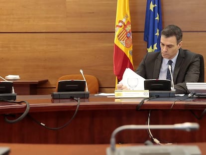 24/03/2020 El presidente del Gobierno, Pedro Sánchez, preside la reunión del Consejo de Ministros de este martes donde se ha previsto aprobar la solicitud al Congreso de los Diputados de la prórroga del estado de alarma por otros 15 días debido a la crisis del coronavirus, en Madrid (España), a 24 de marzo de 2020.  SALUD  Moncloa