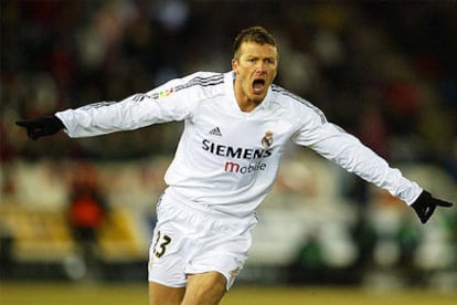 Beckham celebra su gol, el primero del Madrid.