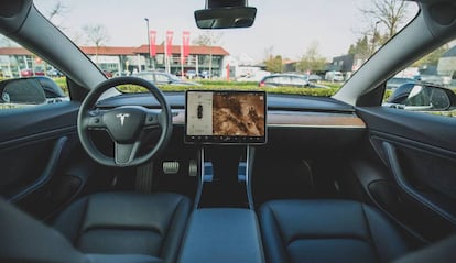 Tesla tiene mucho trabajo por delante con Autopilot: no sale bien de las rotondas