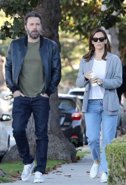Ben Affleck y Jennifer Garner paseando por Los Ángeles hace dos días.