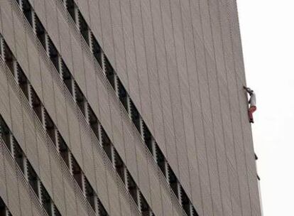 Un segundo escalador ha imitado la escalada del francés y después ha sido detenido por la policía