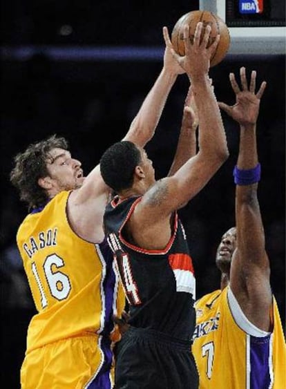 Pau Gasol, junto a Channing Frye y Lamar Odom