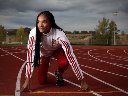 Salma Paralluelo, de 15 años, atleta y jugadora de la selección española de fútbol Sub-17, en la Ciudad del Fútbol de Las Rozas (Madrid), el 1 noviembre de 2018.