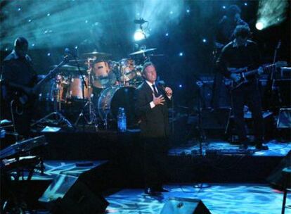 Julio Iglesias durante el concierto que ofreció el sábado en la plaza de toros de Benidorm.
rosa fuster