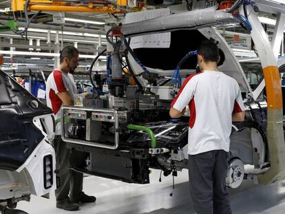 Trabajadores de la fábrica de Seat en Martorell.