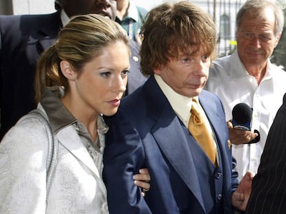 Phil Spector y su mujer Rachelle Spector, durante el juicio en 2007.