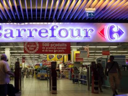 Entrada a un centro de Carrefour en Espa&ntilde;a.