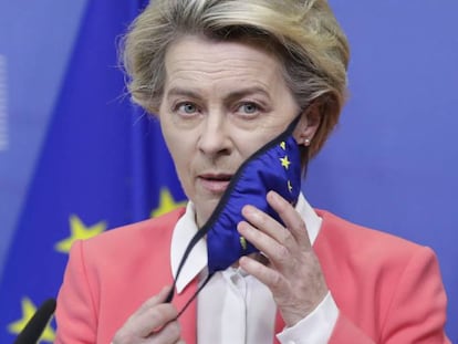La presidenta de la Comisión Europea, Úrsula von der Leyen, esta mañana durante la rueda de prensa en Bruselas.