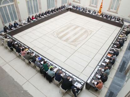 Primera reuni&oacute;n del Pacto Nacional por el Derecho a Decidir en el Parlament el pasado junio.  