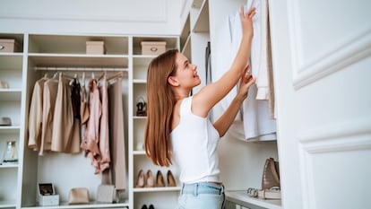 Organiza tu armario con estos accesorios interiores de Ikea. GETTY IMAGES.