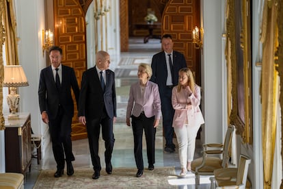 Desde la izquierda, el primer ministro holandés, Mark Rutte, el presidente tunecino, Kais Said, la jefa del Gobierno italiano, Giorgia Meloni y la presidenta de la Comisión Europea, Ursula von der Leyen, el 11 de junio de 2023 en Túnez.