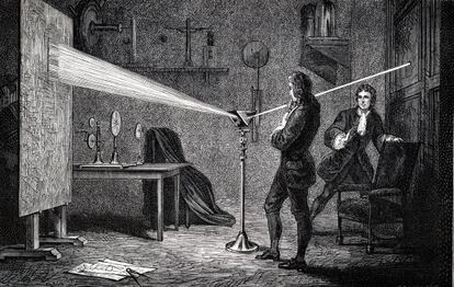 Isaac Newton con el prisma para descomponer la luz blanca en el espectro. Lo acompaña su compañero de habitación de Cambridge John Wickins. Grabado de 1874.