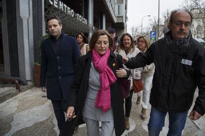 Carme Forcadell sale del Tribunal Supremo durante un receso para comer. 