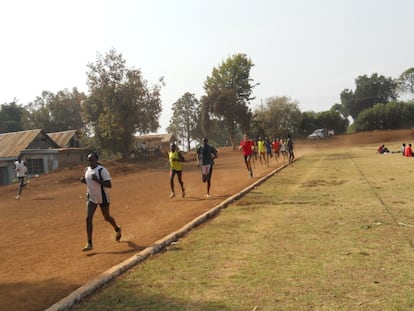 Casado no duda en afirmar que sus compañeros de entrenamiento en Kenia son "auténticos mariatonianos capaces de ganar cualquier carrera en Europa, solo que probablemente nunca llegarán a tener la oportunidad de salir de allí".