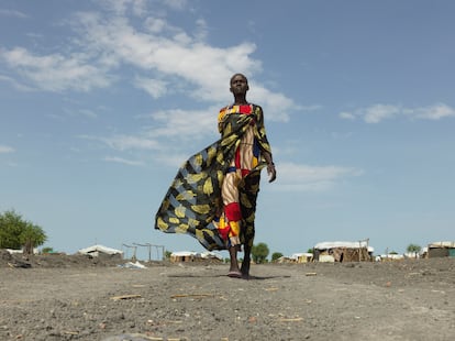 40-year-old Nyamoses Thong Tuor travels great distances to find feminine hygiene products. "I walk very far to reach a market so that I can buy underwear and sanitary pads… but sometimes none are available, or they’re too expensive and I can’t afford them.”