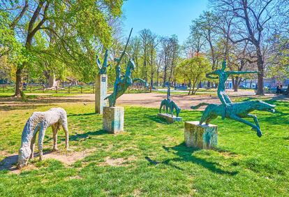 El grupo de esculturas ‘Los cuatro jinetes del Apocalipsis’, en el parque Indro Montanelli.