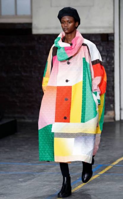 Una modelo, durante el desfile de Issey Miyake en París este viernes.