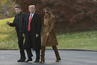 Donald y Melania Trump, con su hijo Barron.
