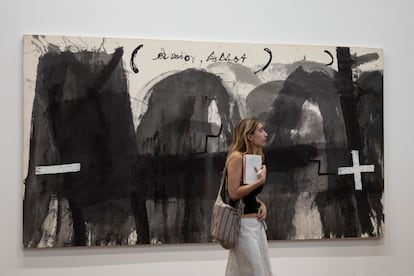 L'obra 'Amor, a mort' d'Antoni Tàpies a l'exposició.
