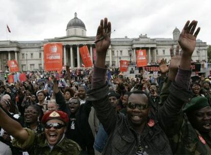 Miles de inmigrantes exigieron la regularización de los <i>sin papeles</i>, ayer en un acto en Londres.