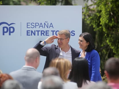 El presidente del Partido Popular, Alberto Núñez Feijóo, y la candidata del PP a la alcaldía de Lugo, Elena Candia, este viernes en un mitin en Lugo.