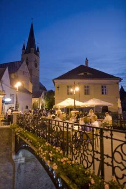 Una terraza en Sibiu (Rumania).