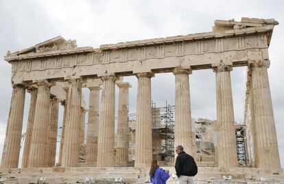 La segunda y última jornada de la visita del presidente estadounidense, Barack Obama, a Grecia comenzó con una visita a la Acrópolis de Atenas.