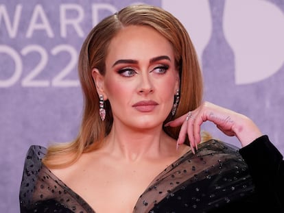 La cantante Adele en la alfombra roja de los premios Brit celebrados el 8 de febrero de 2022 en Londres, Reino Unido.