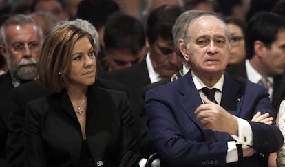 María Dolores de Cospedal, ex secretaria general del PP, y Jorge Fernández Diaz, ex ministro del Interior, en 2015, en una misa en la catedral de Toledo.