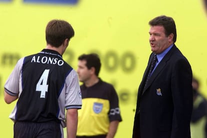 John Benjamin Toshack con Xabi Alonso durante su etapa en la Real Sociedad