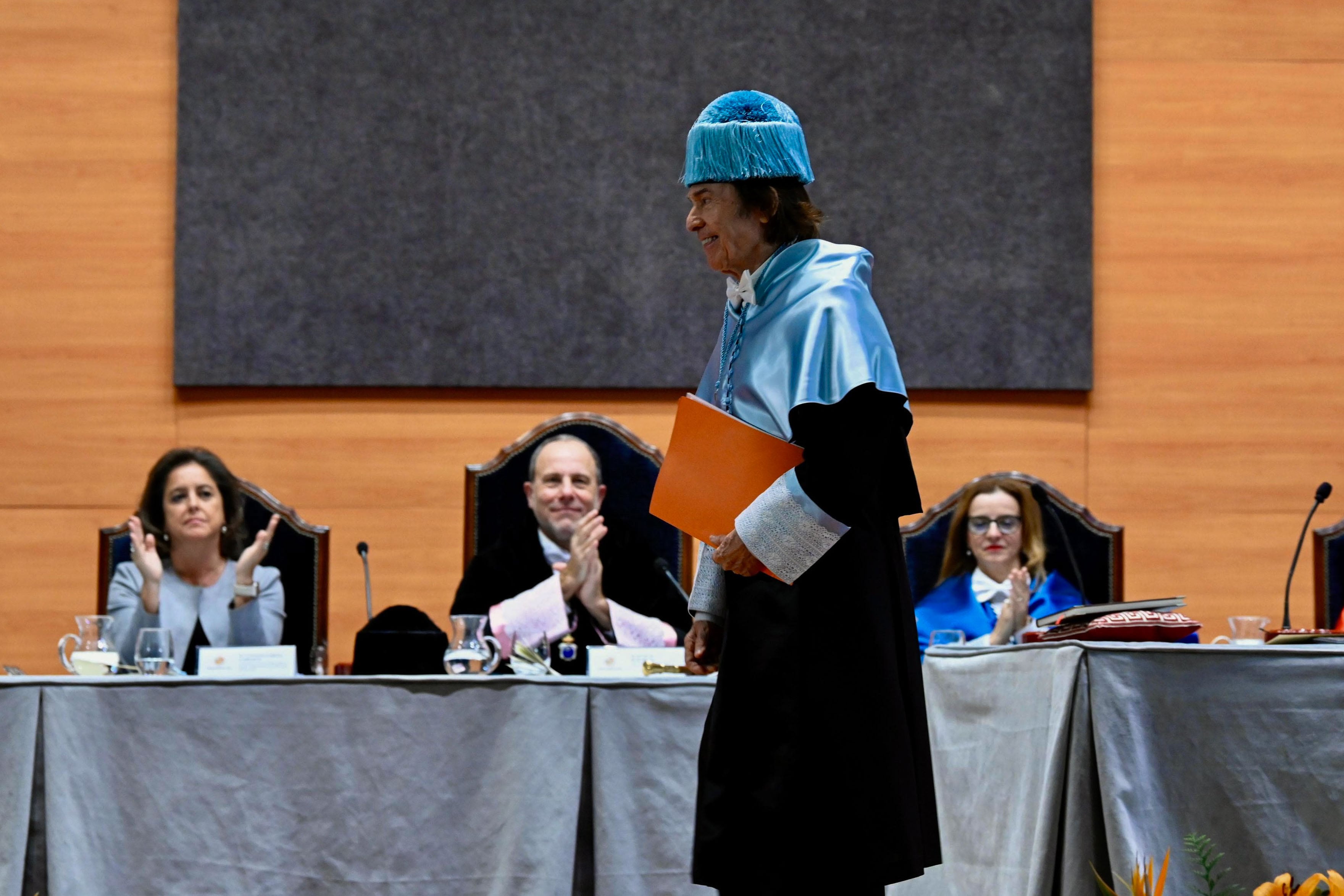 Raphael se define como “intérprete de emociones” al ser investido Doctor Honoris Causa por la Universidad de Jaén