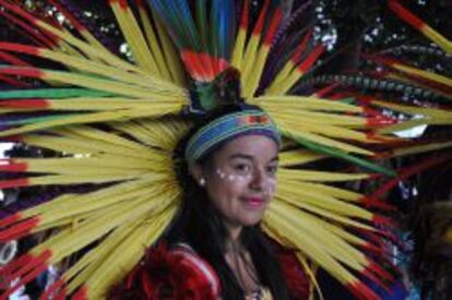 Joven participante en el desfile de Guanajuato durante las celebraciones cervantinas.