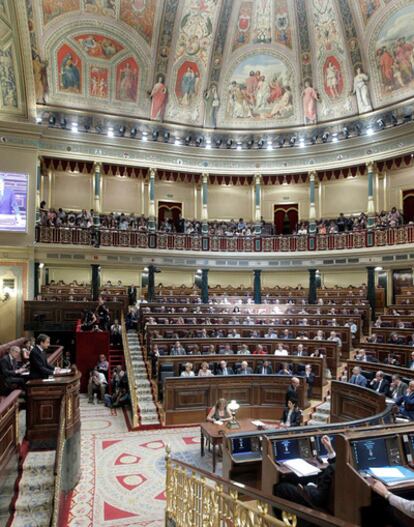 Vista general de la Cámara durante la intervención de Zapatero en el debate del estado de la nación.