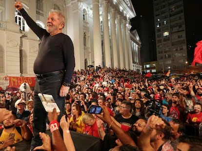 Lula, durante um ato em Curitiba em 28 de março.