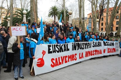 Trabajadores de Edesa en su de sus protestas en Bilbao.