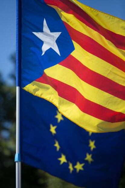 L'estelada i la bandera europea.