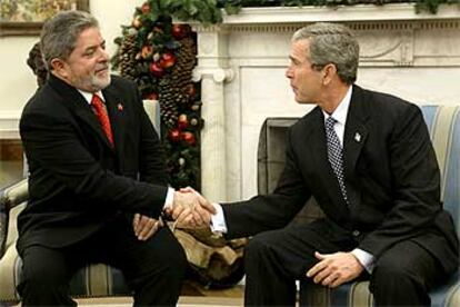Luiz Inácio Lula da Silva (izquierda) y George W. Bush, ayer en la Casa Blanca.