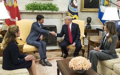 El presidente de los Estados Unidos, Donald J. Trump, y la primera dama, Melania Trump, se re&uacute;nen con el primer ministro canadiense, Justin Trudeau, y su esposa, Sophie Gregoire Trudeau.