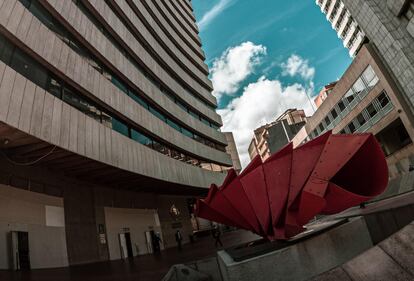 Exterior de la Procuraduría General de la Nación, en Bogotá, Colombia.