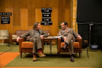 Wes Anderson, retratado junto a Jude Law, en el rodaje de Gran Hotel Budapest.