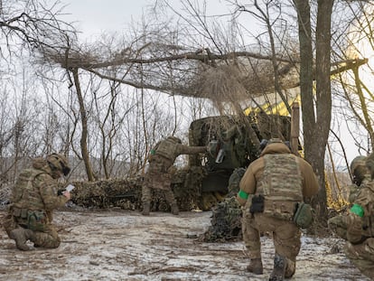 Soldados ucranios, el lunes cerca de Bajmut, en la región de Donetsk.